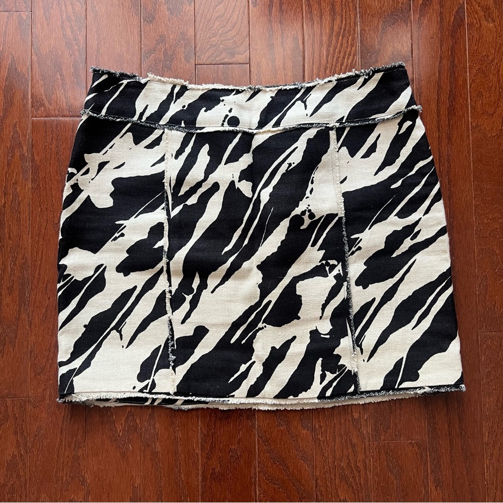 Michael Kors Mini Skirt in Black and Cream